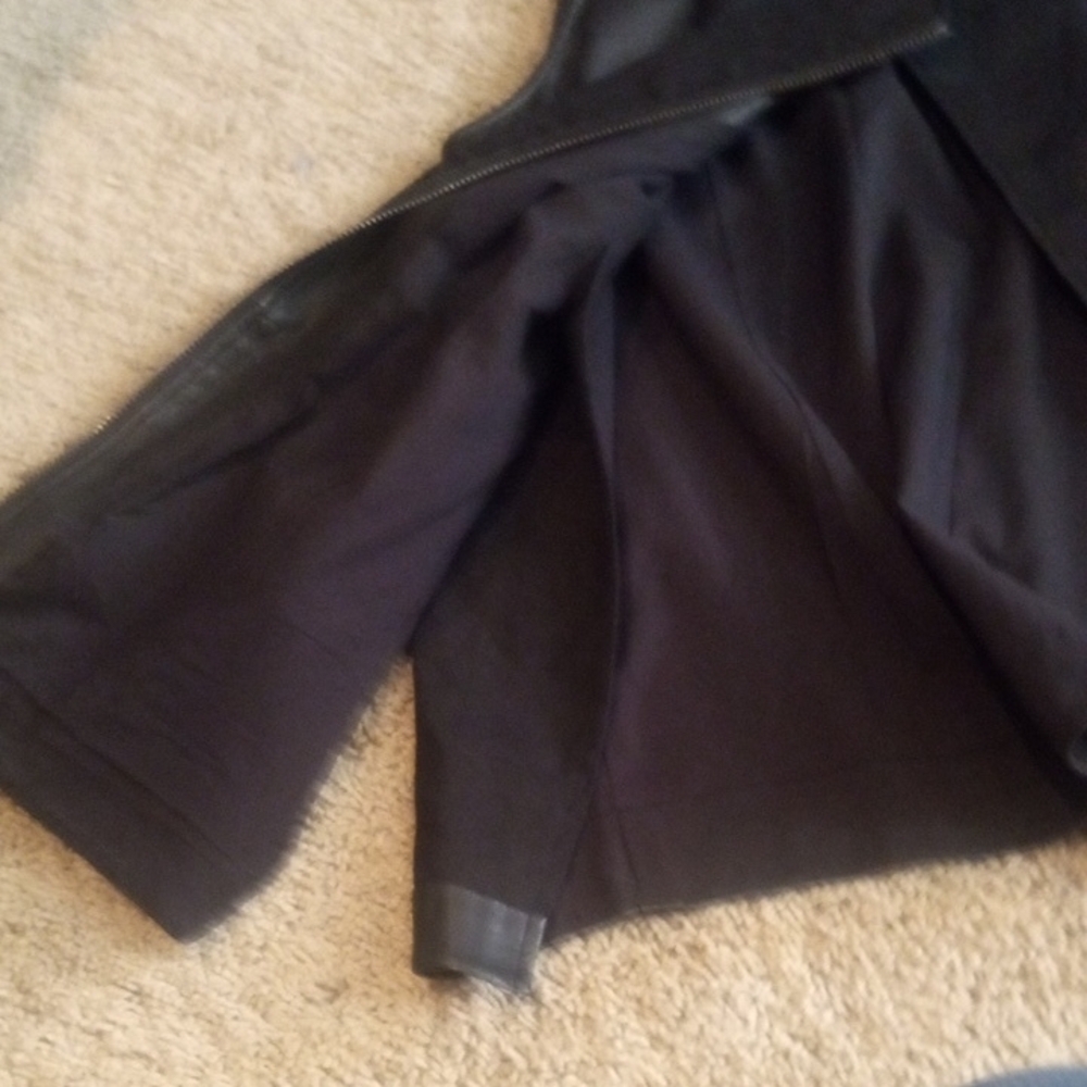 DKNY Women"s Sleek Black Lamb Skin and Fabric Vest, Size Medium - Picture 15 of 16